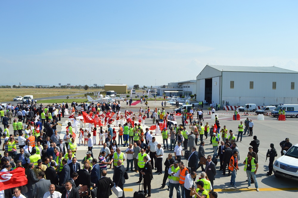 Comité d'accueil sur le tarmac de l'aéroport Tunis-Carthage à l'occasion de l'arrivée du premier Airbus A.330 de Tunisair.