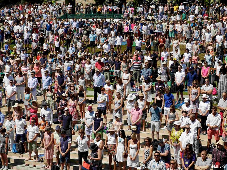 Lors du tournoi de tennis de Wimbledon.