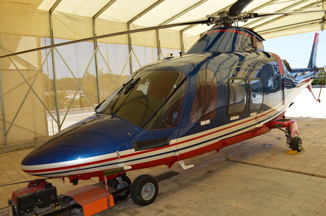 Dans l'enceinte même de l'hôtel Regus, un hélicoptère prêt pour les transferts de ses clients.