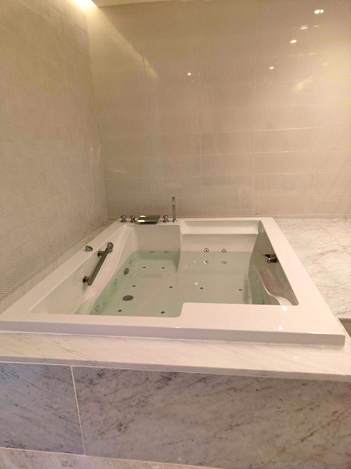 chambre-jacuzzi-hotel