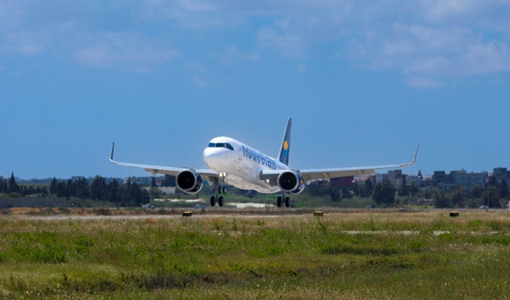 avion-nouvelair-monastir